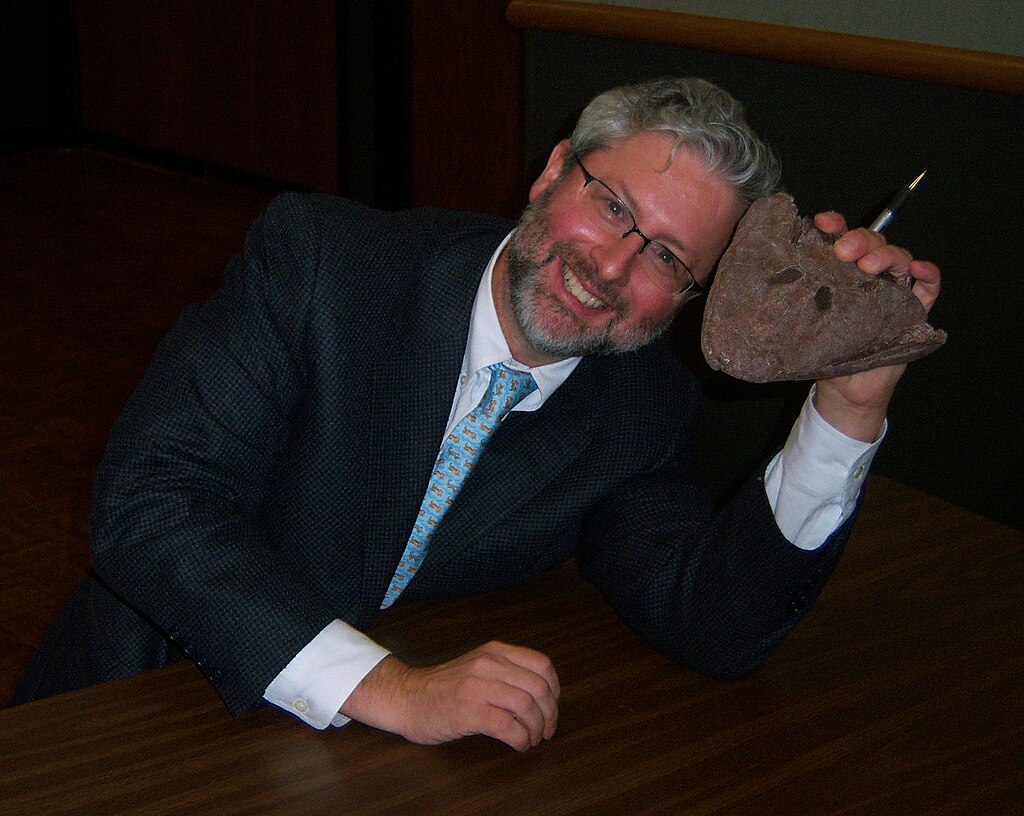 Neil Shubin at the University of Tulsa in 2008, with a cast of a ''Tiktaalik'' skull