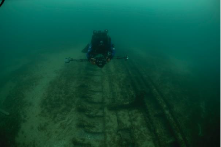 Scuba diver laser photogrammetry shipwreck