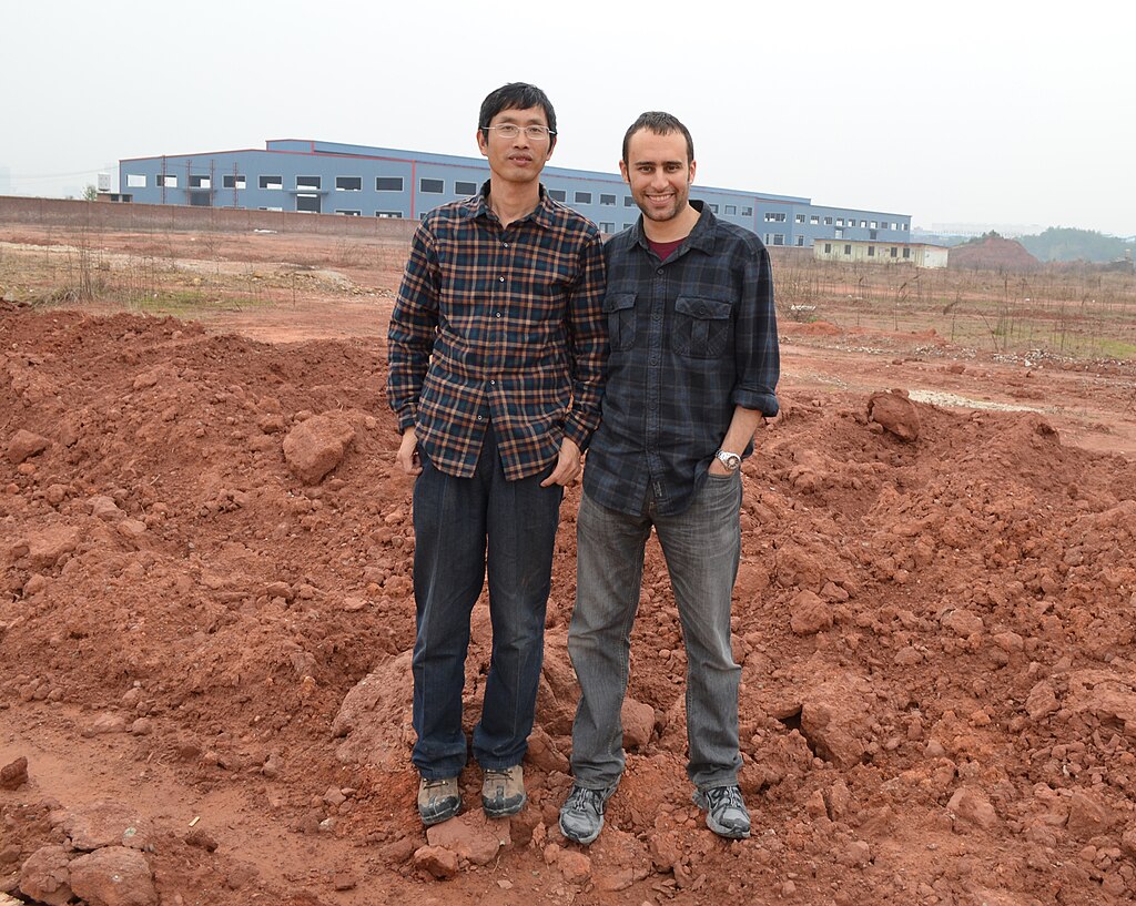 Professor Junchang Lü and Dr. Stephen Brusatte