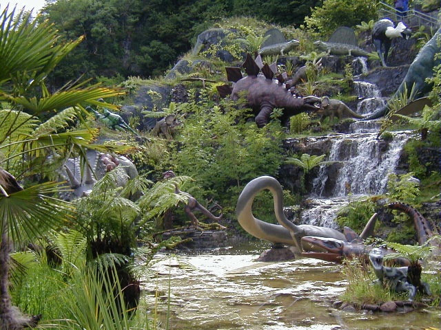 Dan-Yr-Ogof Show Caves - Dinosaur exhibition