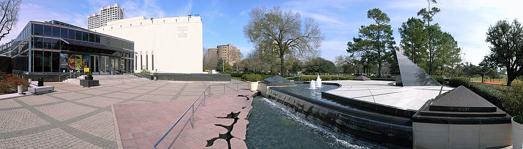 The entrance to the Houston Museum of Natural Science, to the right a fountain with a sun dial