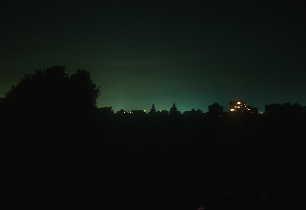 The Power Grid Failure: Two Different Reactions (image credits: flickr)