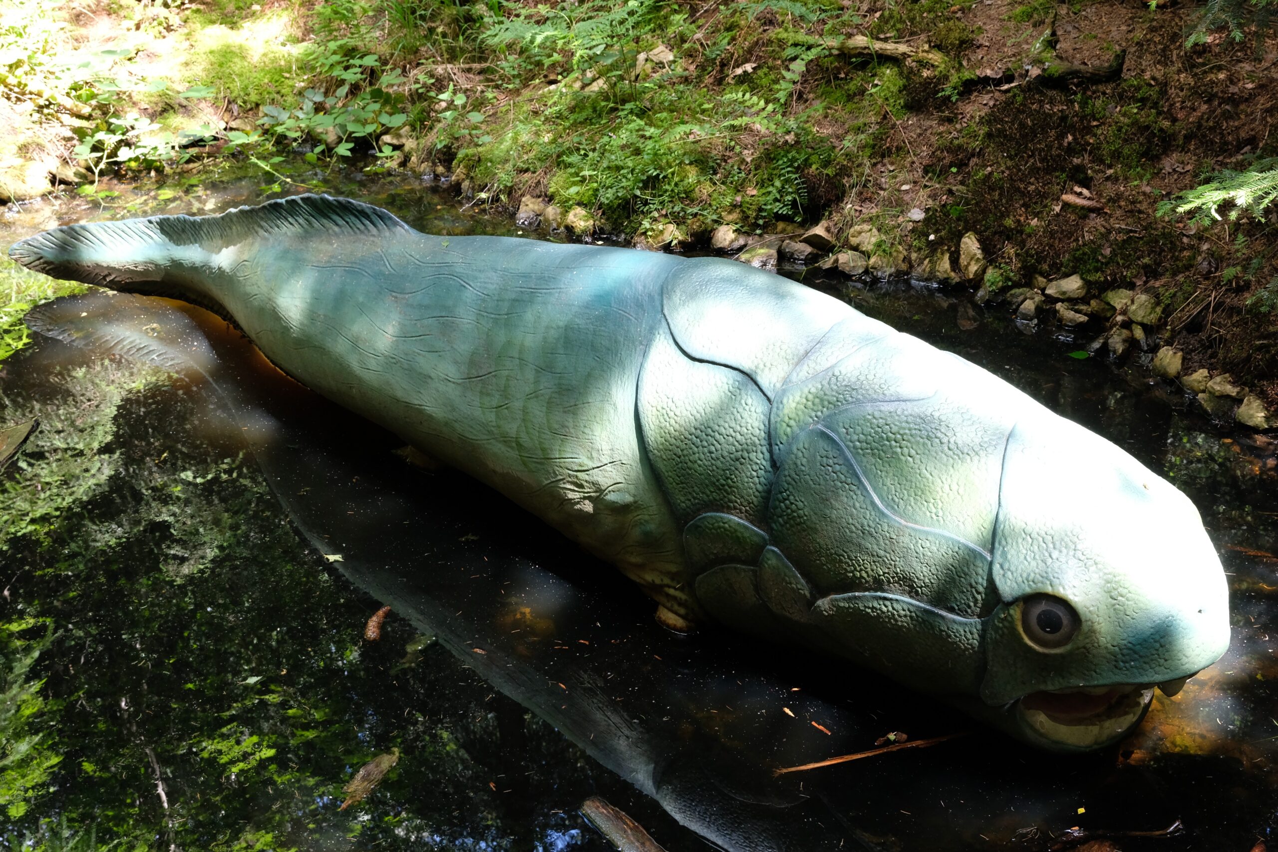 Modern Echoes of Ancient Armor (image credits: wikimedia)