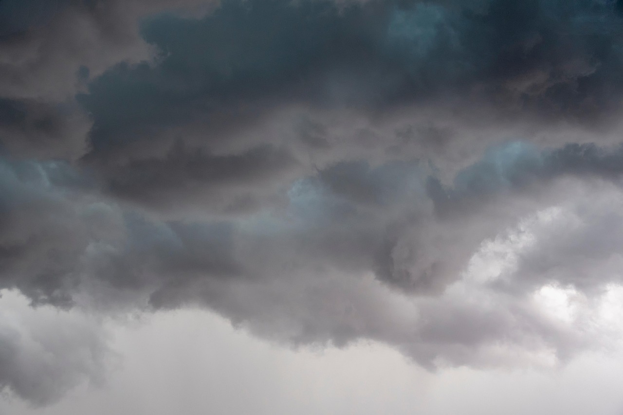Chemical Warfare: The Atmosphere Under Attack (image credits: pixabay)