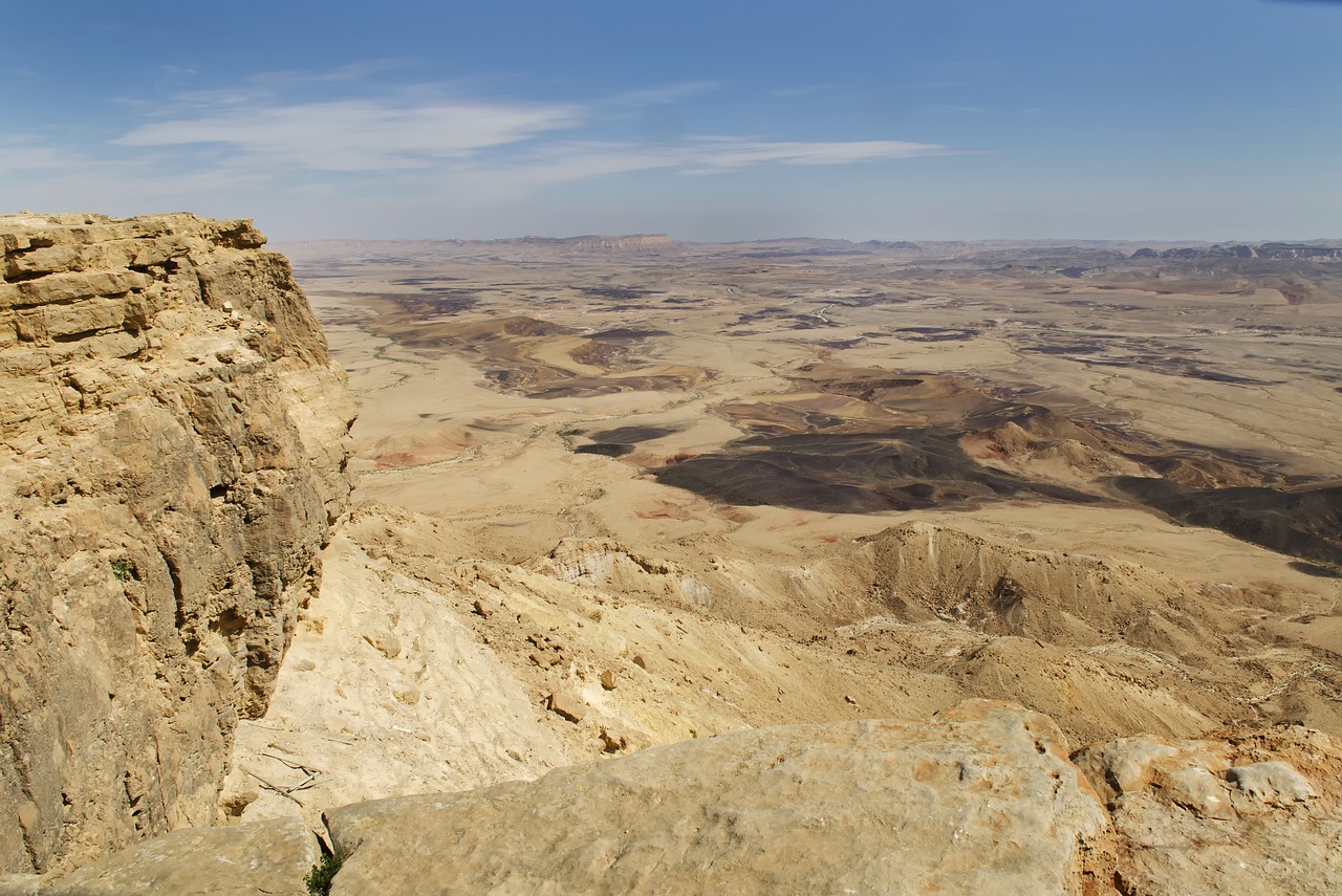 Reading the Geological Record: How Scientists Identify Impact Craters (image credits: pixabay)