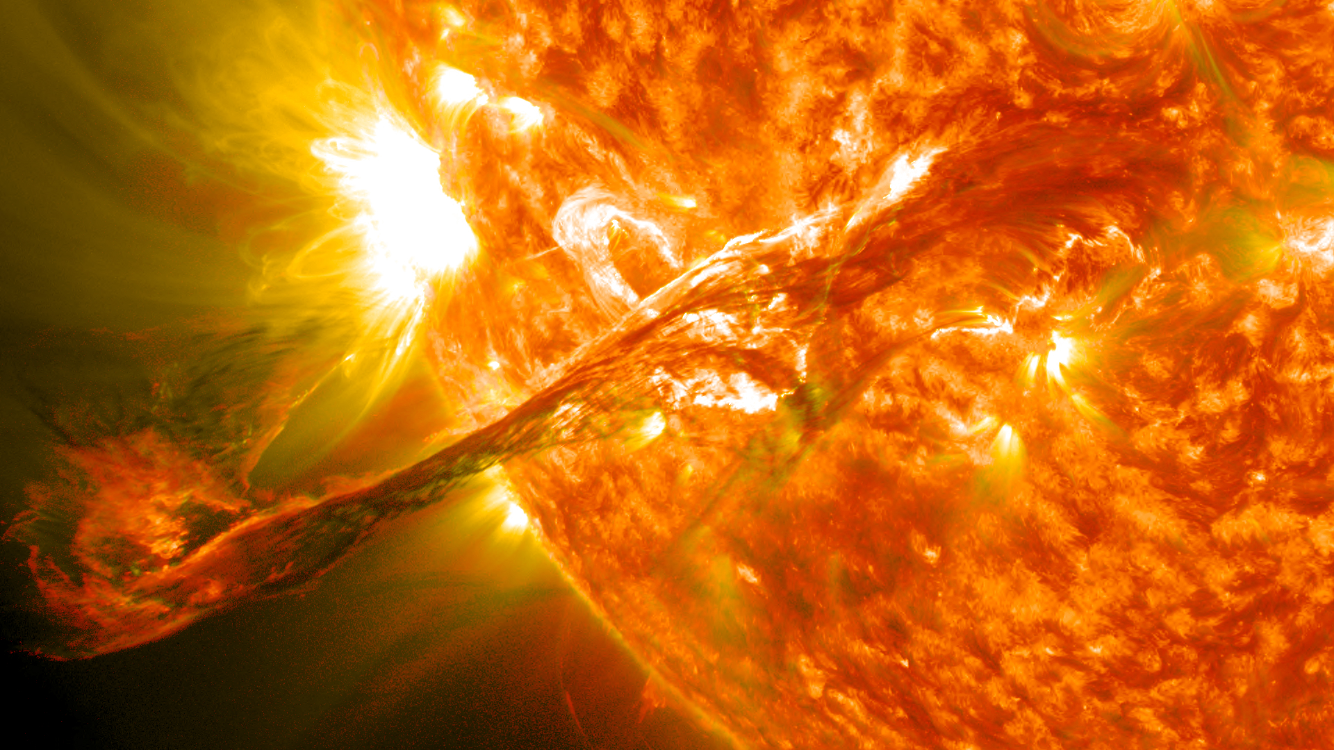 The Massive Solar Flare Event (image credits: wikimedia)