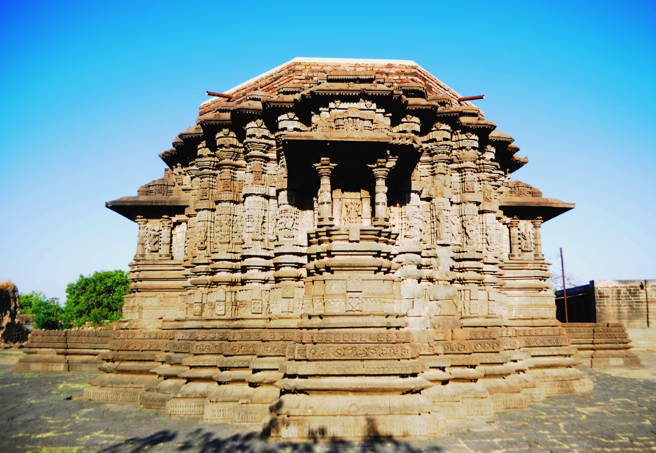 The Temple Complex: Where Faith Meets Science (image credits: By Ghumakkar Punit, CC BY-SA 3.0, https://commons.wikimedia.org/w/index.php?curid=28621730)