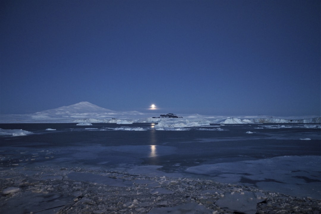 When Worlds Stand Still - The Mystery of Tidal Locking (image credits: unsplash)