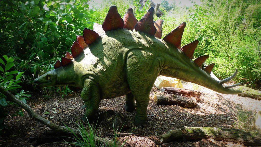 8 Dinosaurs With the Most Powerful Tails