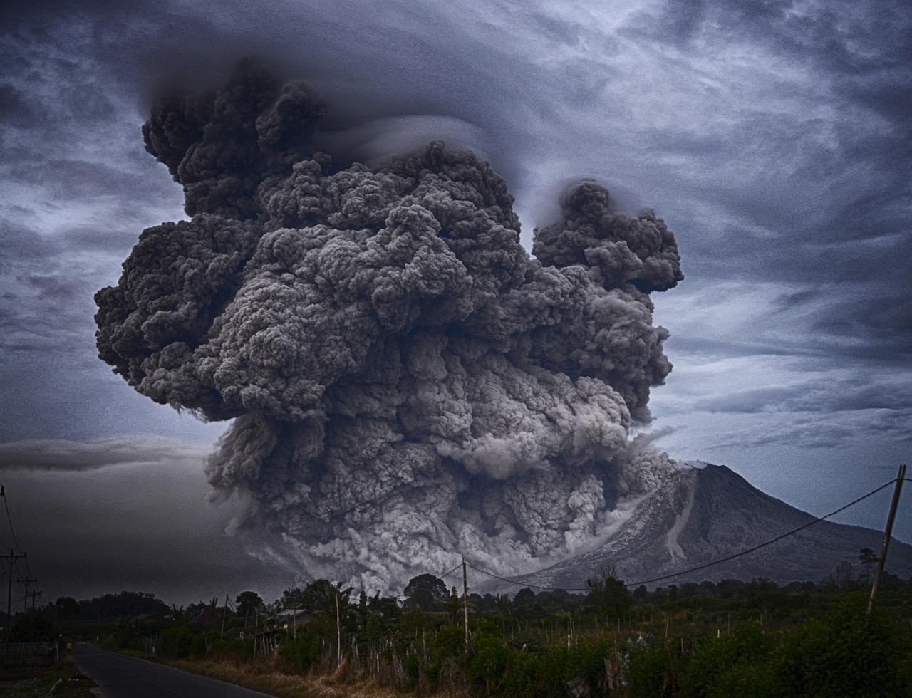 The Toba Supervolcanic Eruption: When Humanity Nearly Vanished (Image Credits: Pixabay)