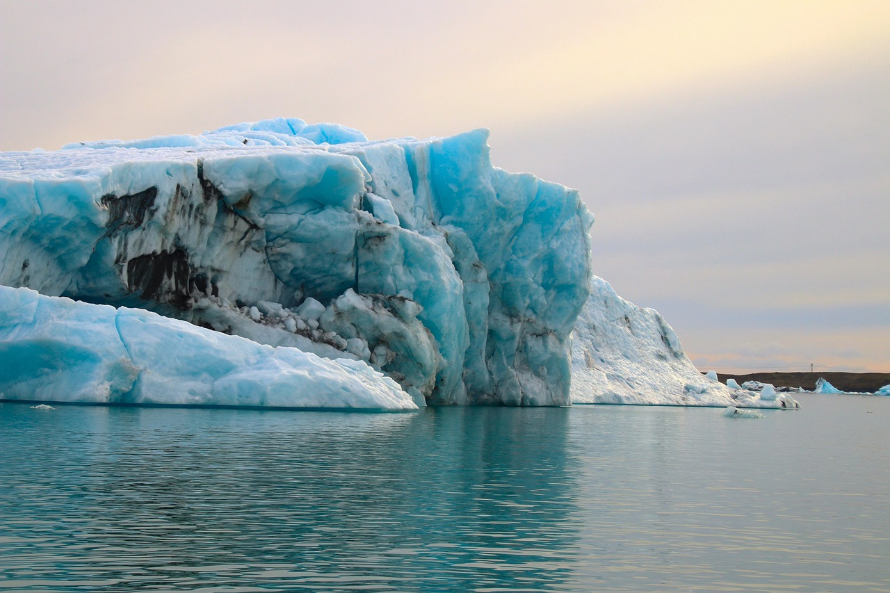 The Ultimate Test of Survival: Year-Round Arctic Living (Image Credits: Pixabay)
