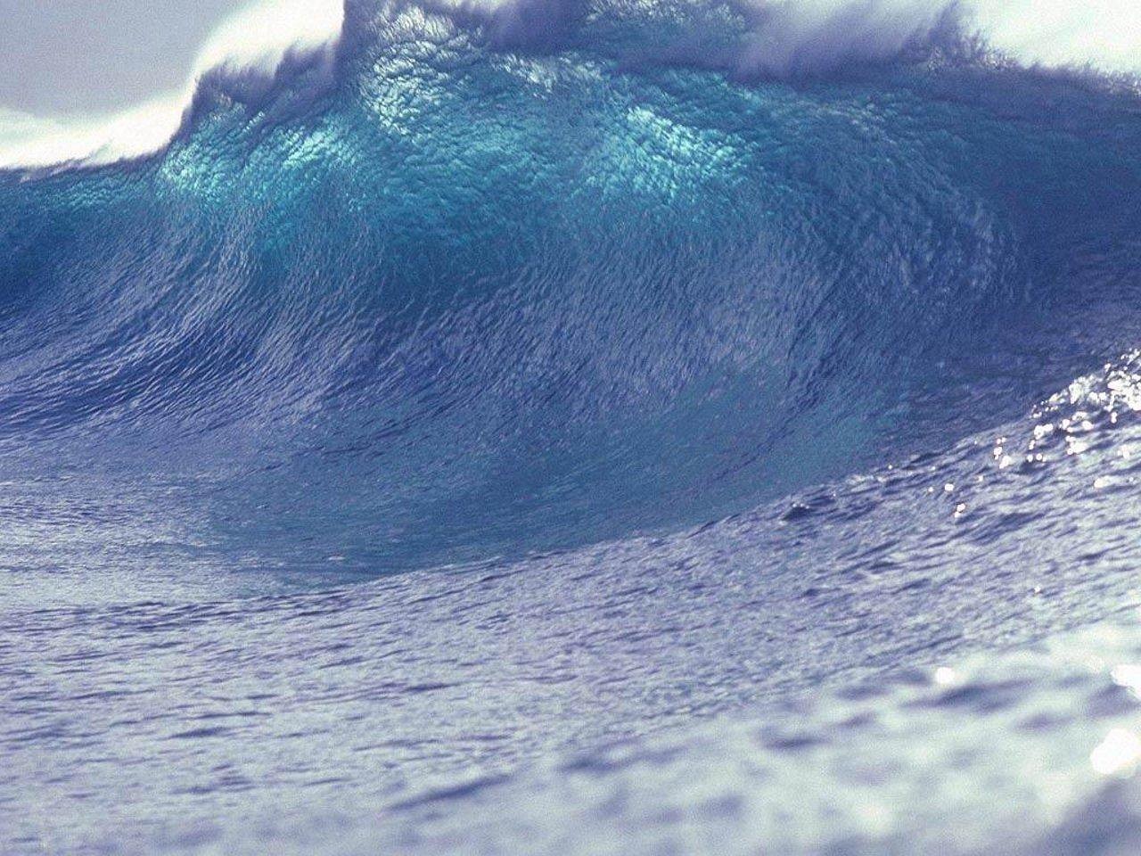 Tsunami of Earth: Walls of Water Racing Inland (Image Credits: Pixabay)