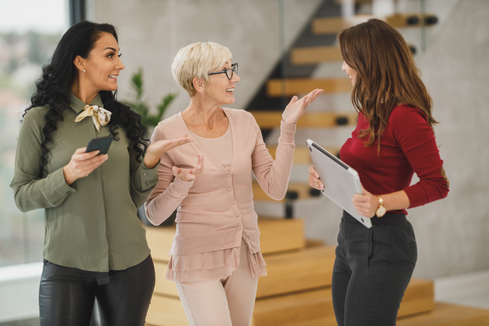 How to Decode Body Language and Understand People Better Instantly