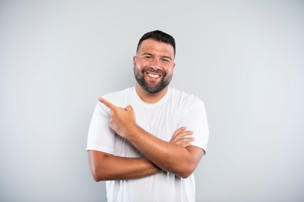 7 Subtle Body Language Cues That Make You Look Powerful Without Speaking