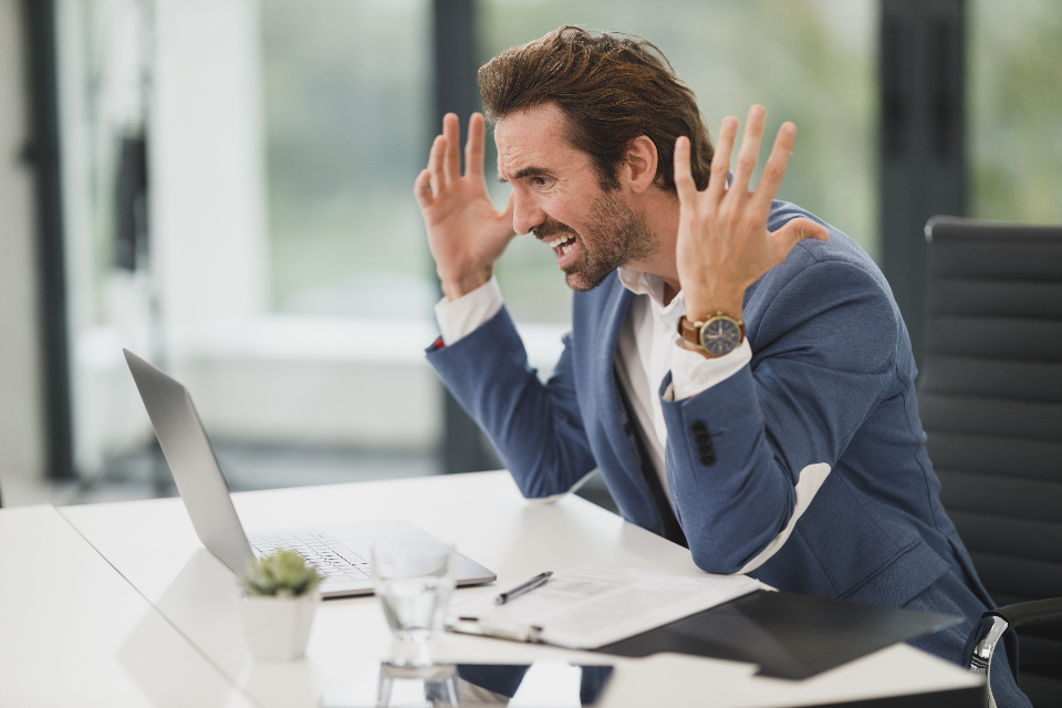 10 Habits That Quietly Lower Your Reputation