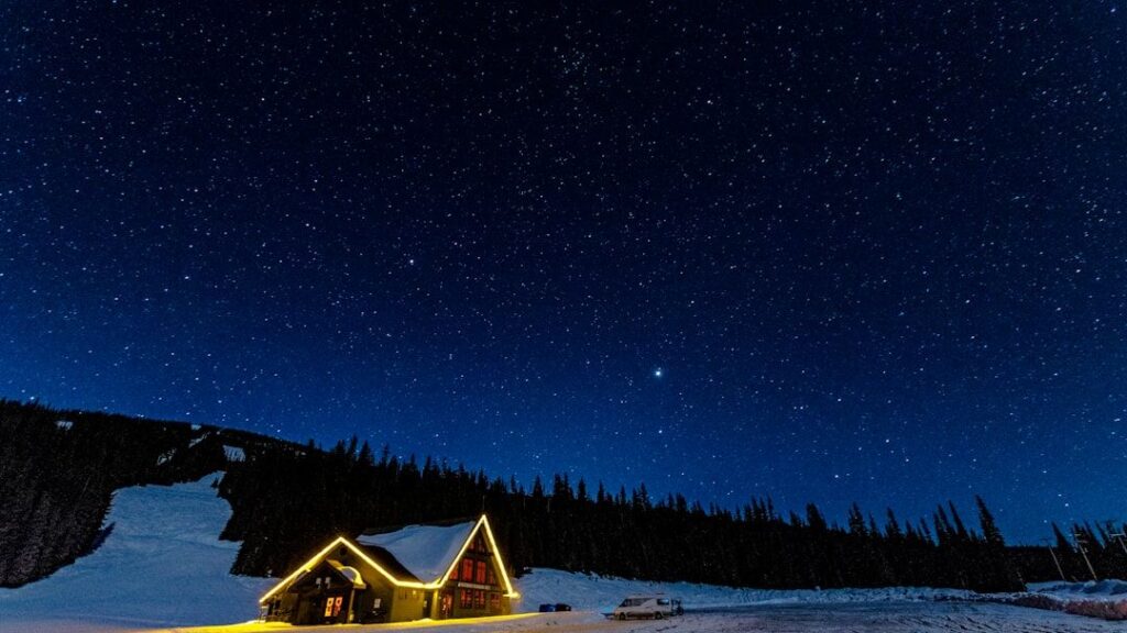 Stargazing Over the Christmas Holidays 2025: 10 Great Reasons to Look Up