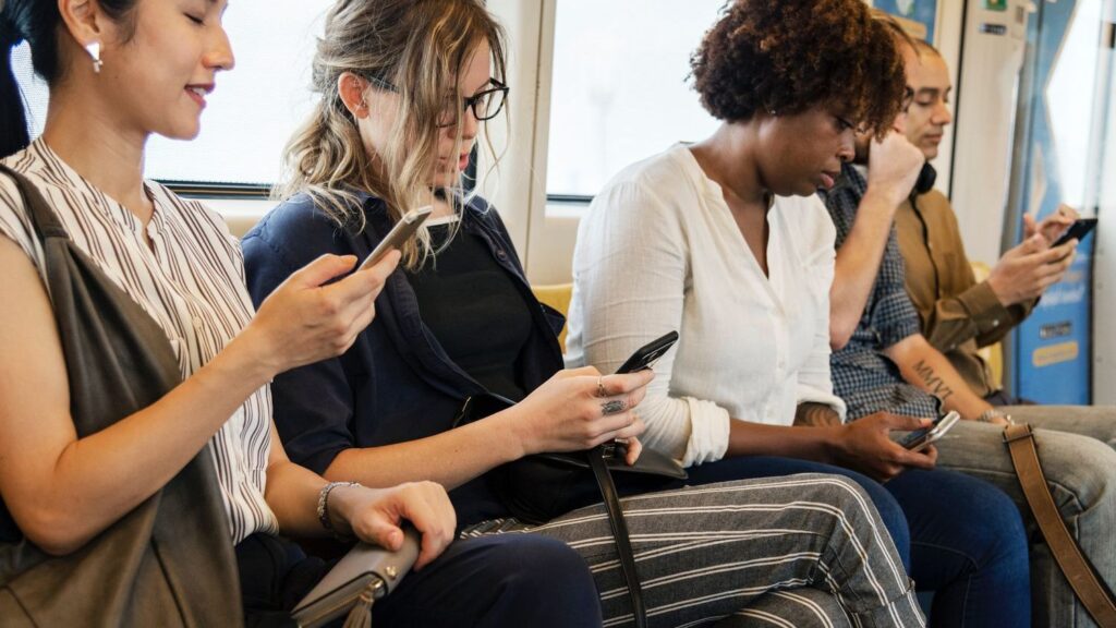 Stop Carrying These 7 Things Into 2026 (Your Brain Will Thank You)