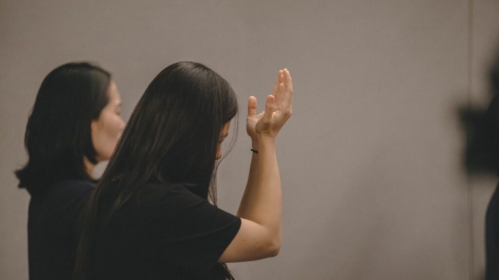 10 Psychological Cues That Reveal a Person's True Intentions