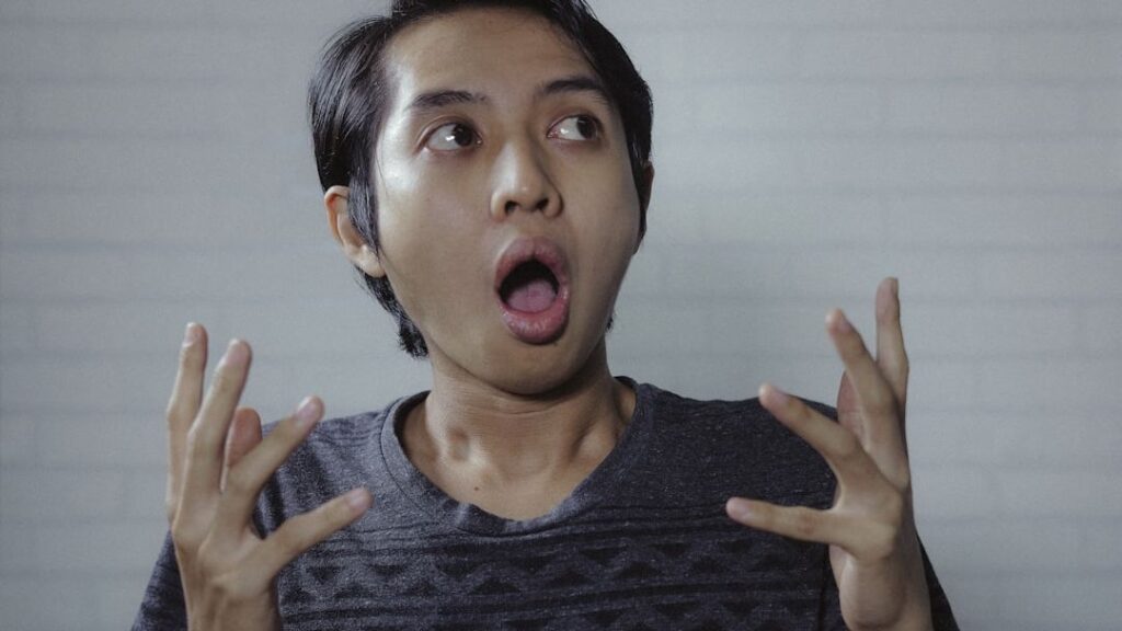 7 Psychological Tricks to Spot When Someone is Faking Their Emotions