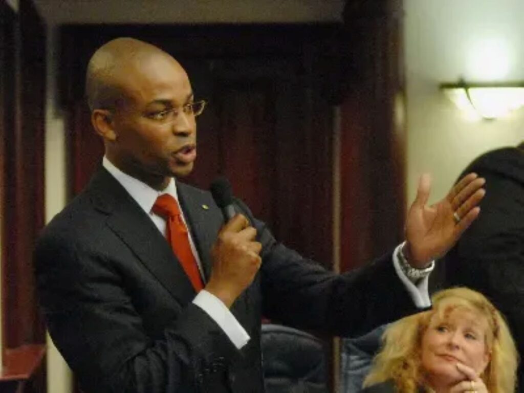 9 Little-Known Body Language Signs That Signal High Intelligence