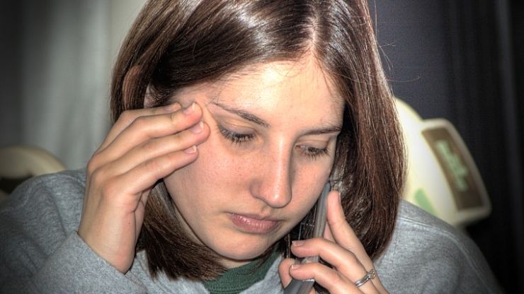 The Body Language Signals That Expose Hidden Insecurity Instantly