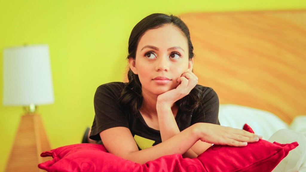 8 Non-Verbal Cues That Betray Inner Conflict