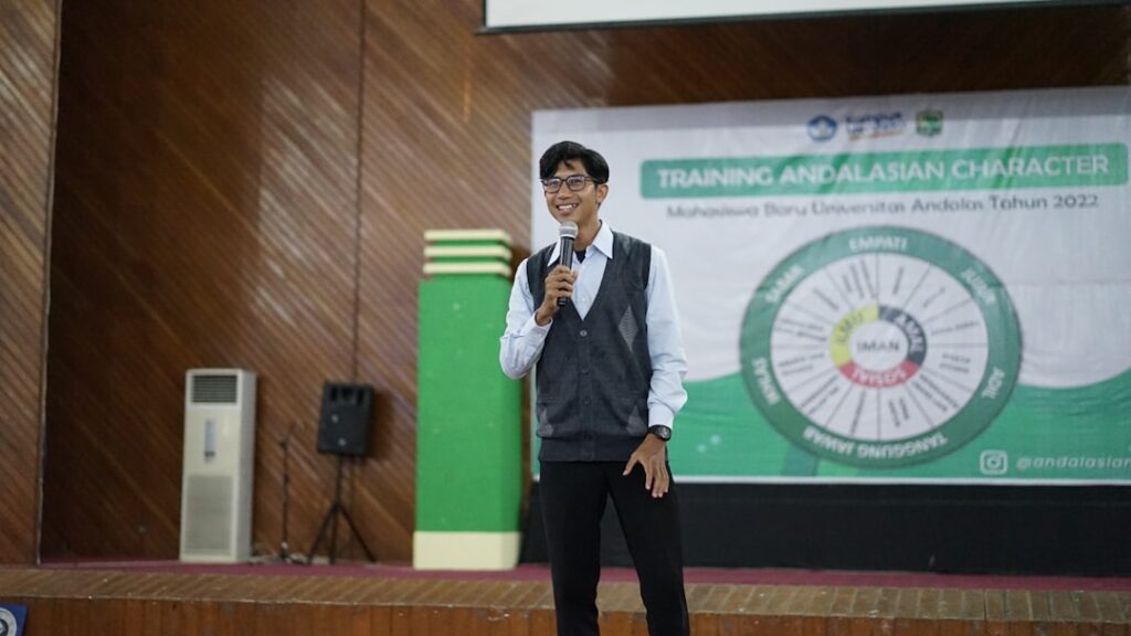 The Psychology of Charisma: How Some People Effortlessly Captivate Others