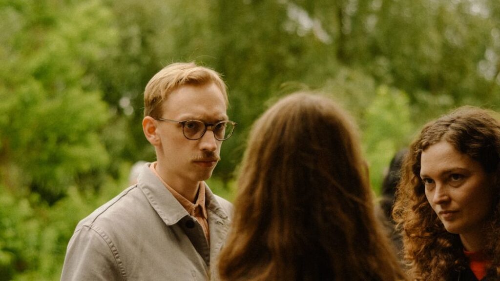 11 Subtle Cues That Reveal Someone's Deepest Intentions