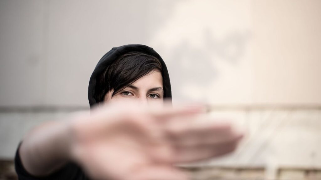 9 Habits That Push People Away