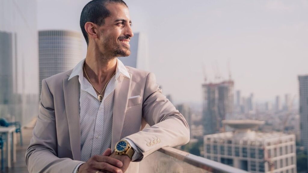 8 Habits of People Who Effortlessly Command Respect and Influence