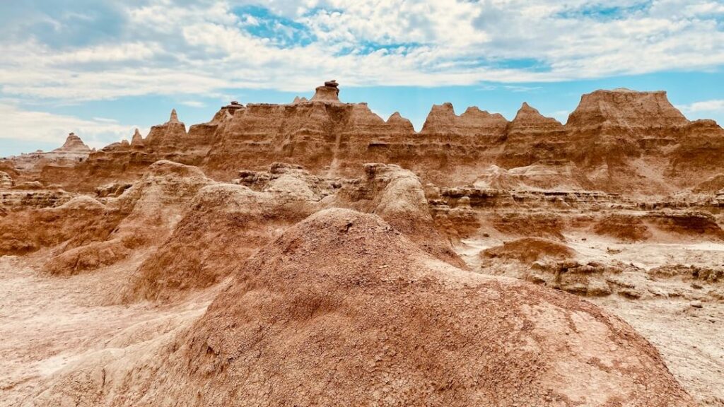 The Dakota Badlands: Where Dinosaurs Roamed and Fossils Still Lie Hidden