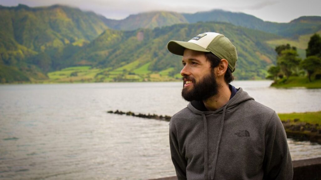 8 Unspoken Cues That Reveal Someone's True Spirit of Exploration