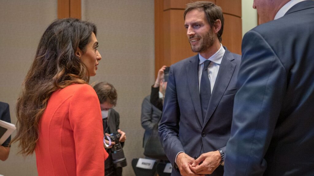 8 Personality Habits That Make You Quietly Impressive