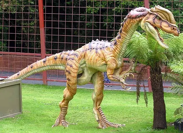 8 Dinosaurs With Crests