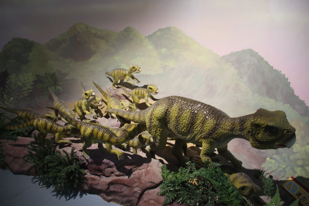 8. Psittacosaurus Adults Watched Over Dozens of Hatchlings at Once