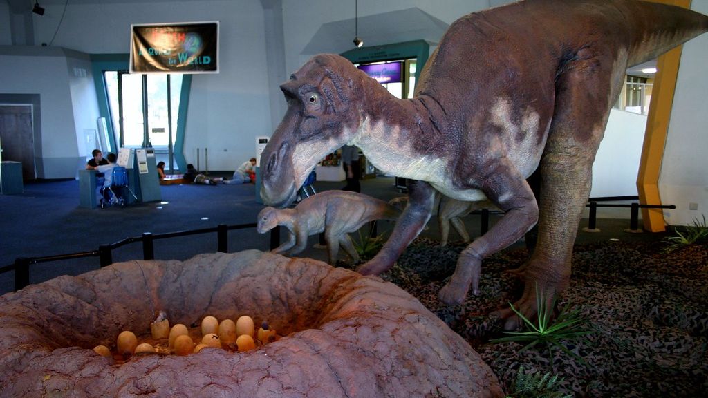 New Evidence Suggests Some Dinosaurs Nurtured Their Young Like Modern Birds