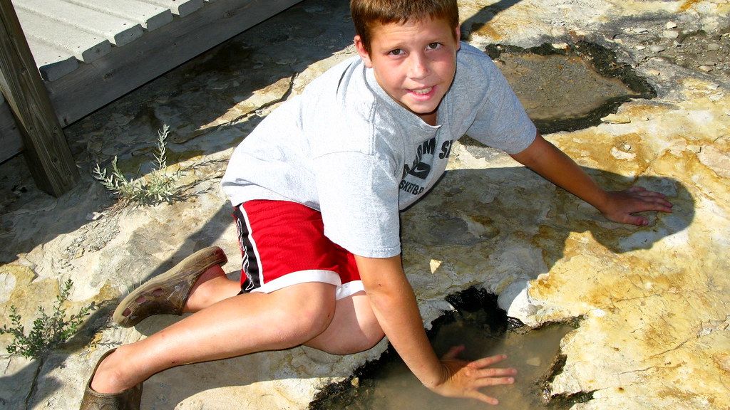 7 Remarkable Geological Formations That Preserve Dinosaur Footprints