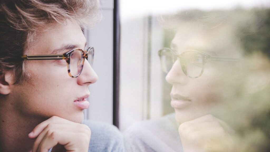 11 Signs You’re Quietly More Observant Than Most People