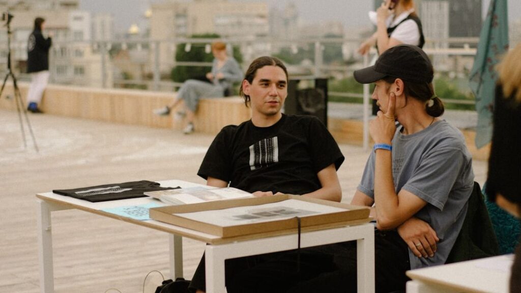 8 Traits of People Who Notice Things Others Miss
