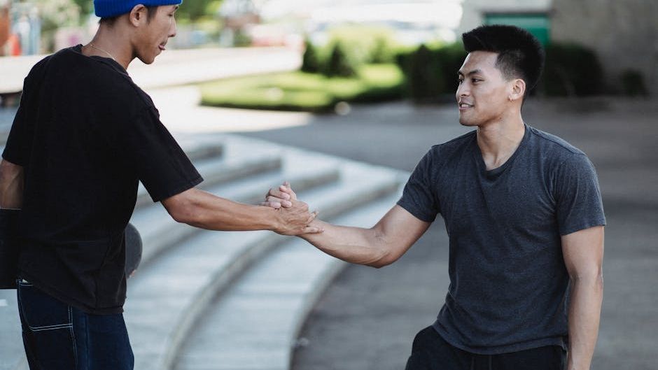 6 Psychological Tricks To Master Any Social Situation