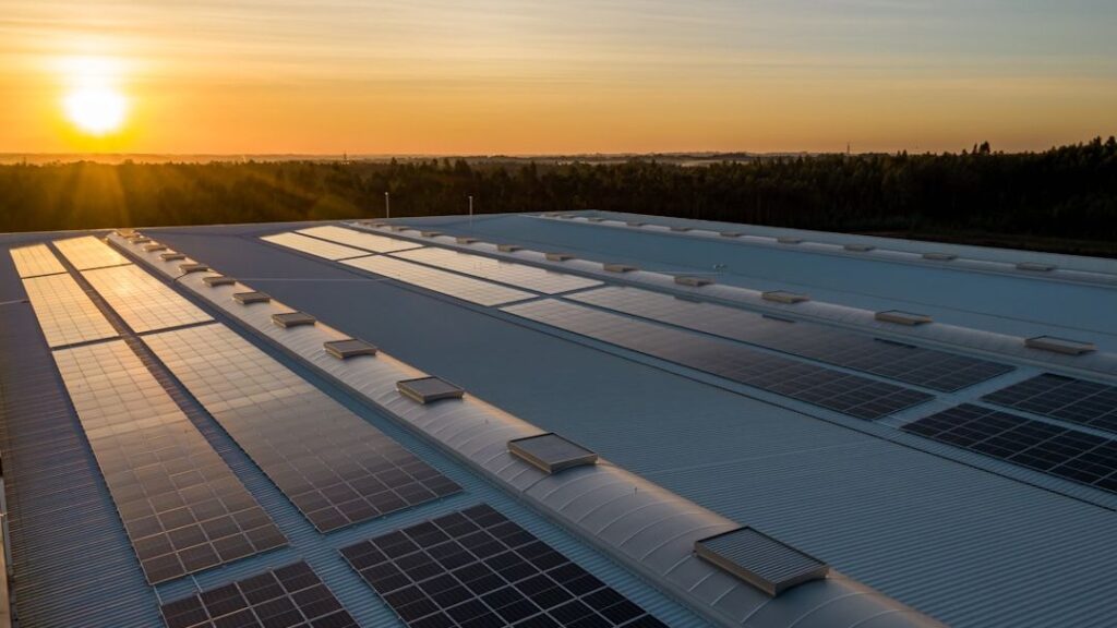Scientists “bottle the sun” with a liquid battery that stores solar energy