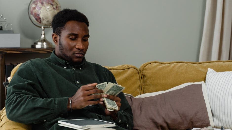 9 Habits That Instantly Reveal Someone Has A Scarcity Mindset About Money