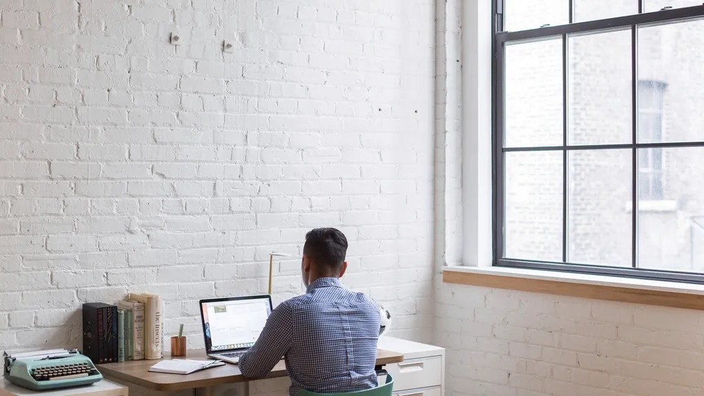 11 Sad Things That Start To Happen When Someone Feels Constantly Underappreciated At Work