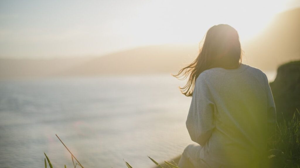 Psychology Says Humans May Still Carry Emotional Survival Behaviors From Prehistoric Times Without Realizing It