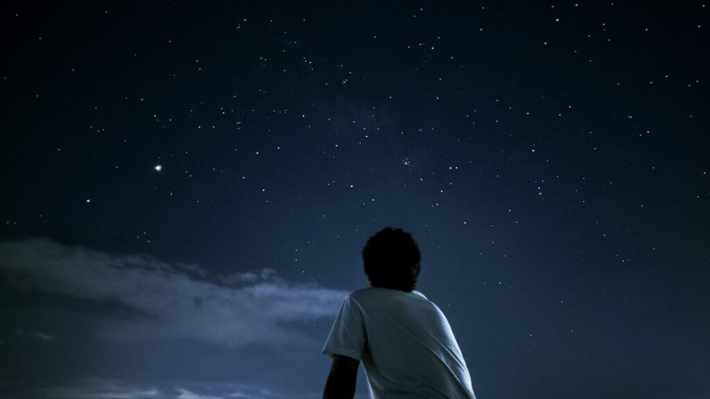 Why Humans Feel So Small Looking at the Stars According to Psychology