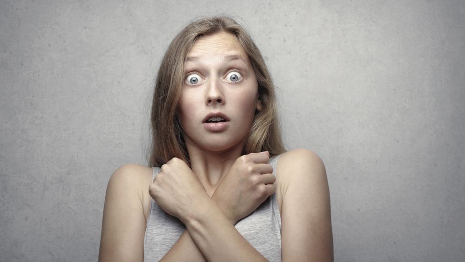 Neuroscience Says the Shiver You Feel When Something Is “Right Behind You” May Come From a Reflex Older Than the Modern Human Brain