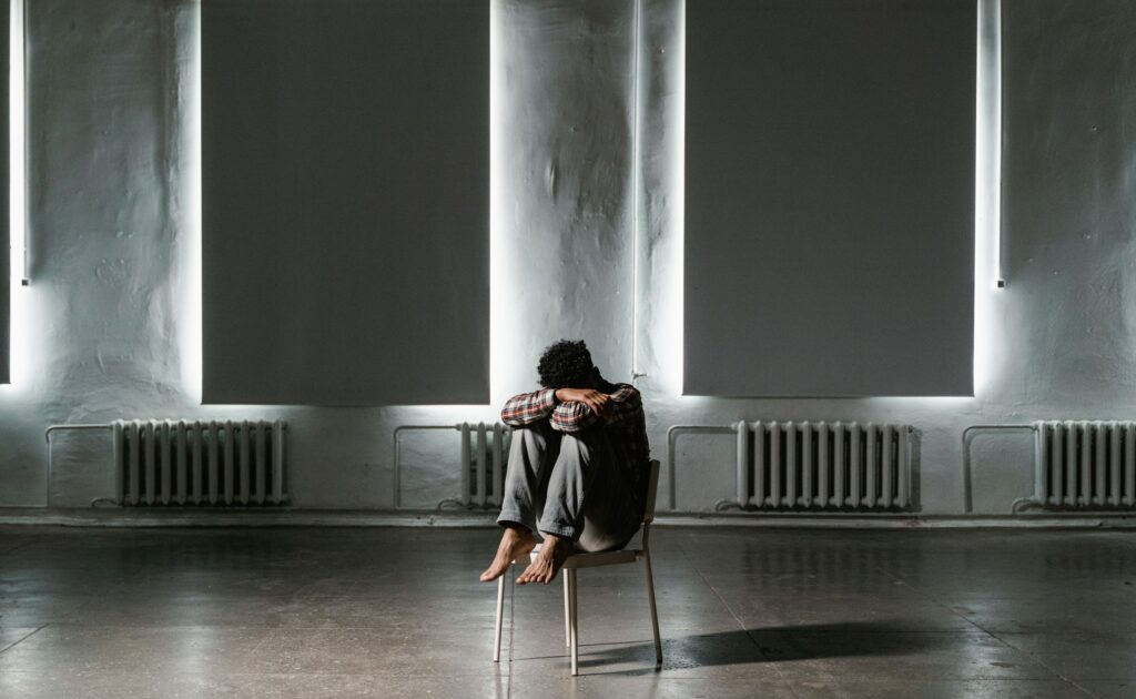 Evolutionary Psychologists Say Humans Still Fear Sudden Silence for a Survival Reason Older Than Civilization