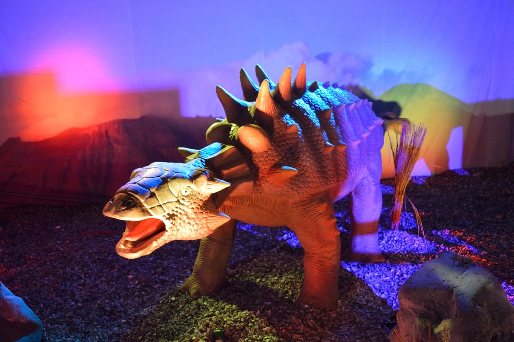 8 Things Museums Rarely Tell You About Dinosaurs