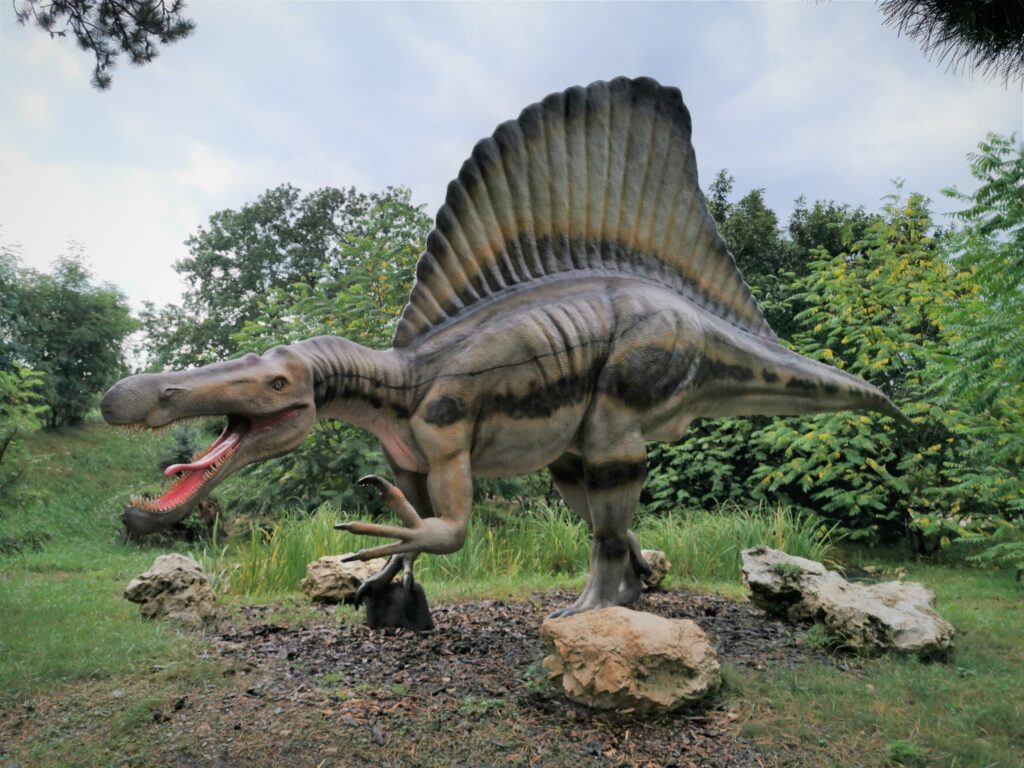 What Would Really Happen if You Stood Next to a Spinosaurus, According to Scientists