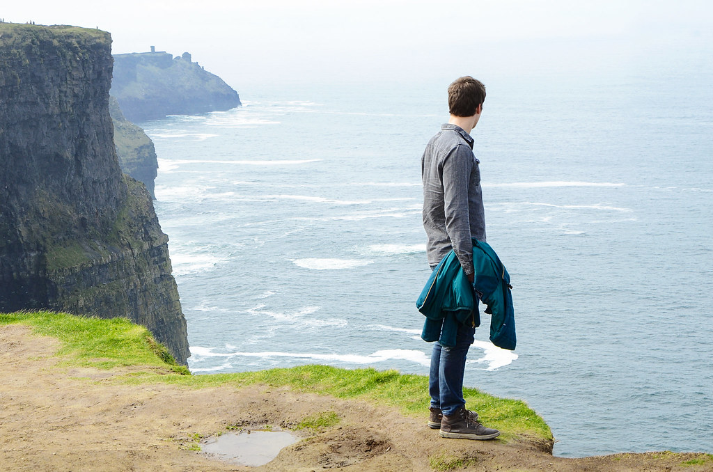 Neuroscience Says the Reason Your Heart Rate Increases When You Stand at the Edge of a Drop Has Nothing to Do With Logic and Everything to Do With 50 Million Years of Primate Survival